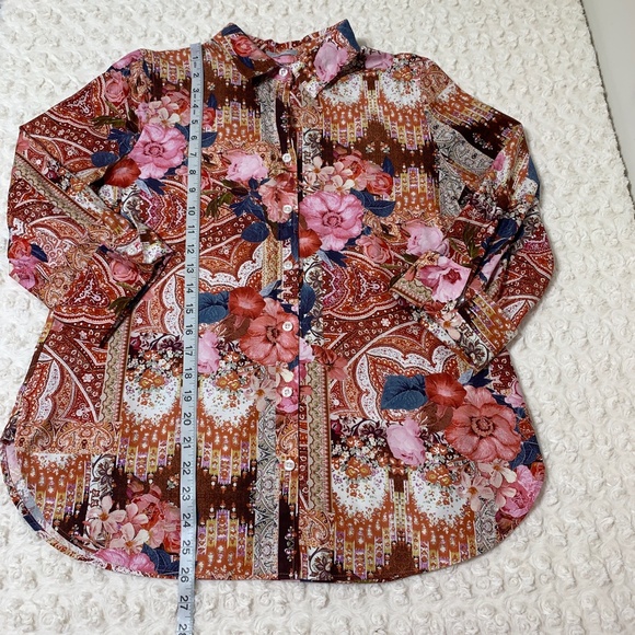 Chico's No Iron Chic Stretch Floral Flip Cuff Button Down Sz 8 - Picture 10 of 10